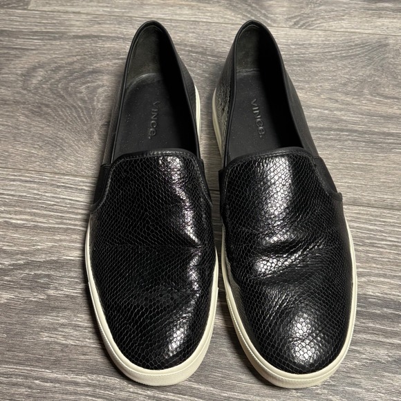 Vince Blair 5 Black Snake Print Slip On Sneakers Womens Size 8.5 Low Top Leather - Picture 4 of 11